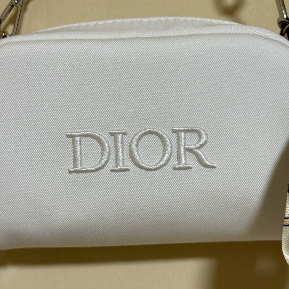 Dior off White Silver Crossbody Bag with Chain Strap - Picture 6 of 14